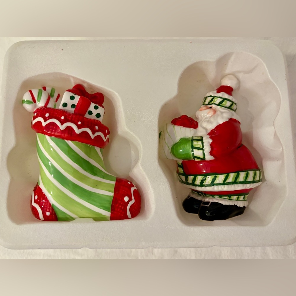 Fitz and Floyd Christmas Salt and Pepper Shakers Stocking Stuffers Santa 4" - Picture 3 of 6